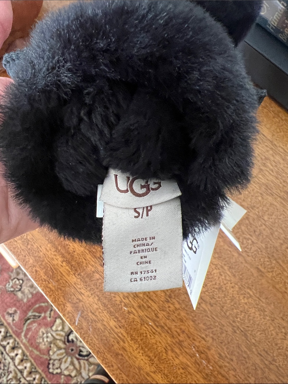 UGG Black Shearling-Trim Gloves - Picture 4 of 6